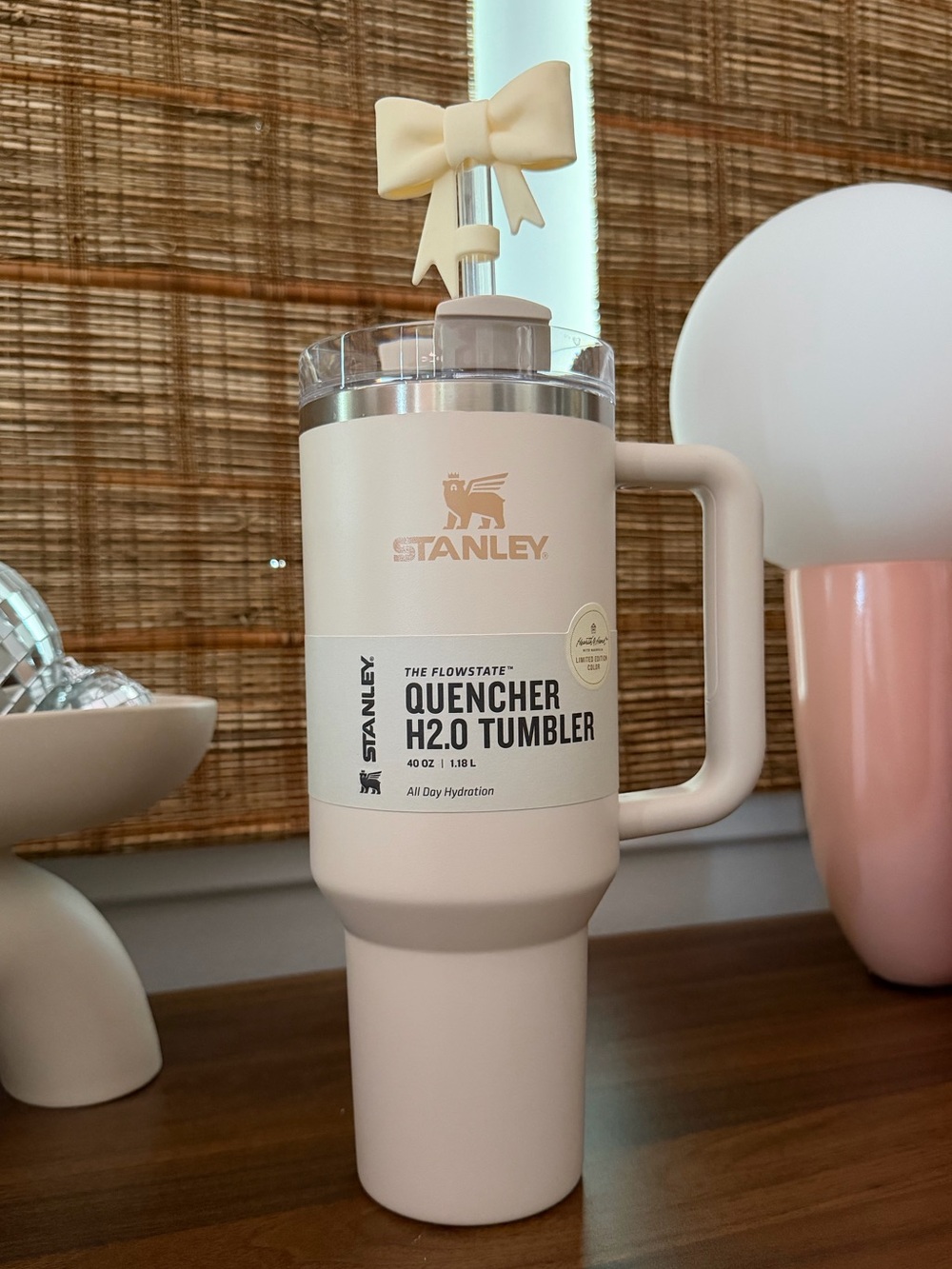 Stanley Hearth & Hand Quencher H2.0 Tumbler with Cream Bow Topper 40 oz Limited